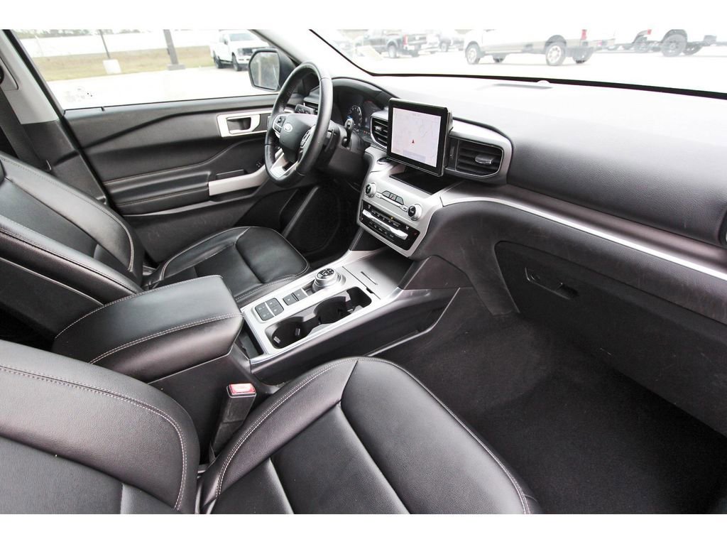 Certified 2020 Ford Explorer XLT w/ Equipment Group 202A image 28