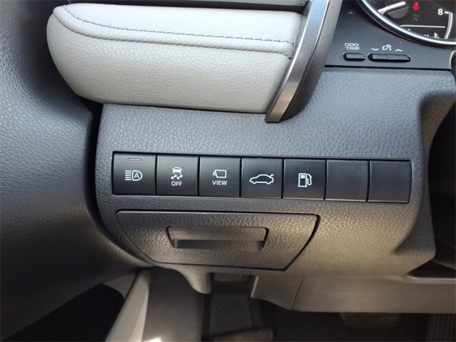 Used 2018 Toyota Camry XLE image 15