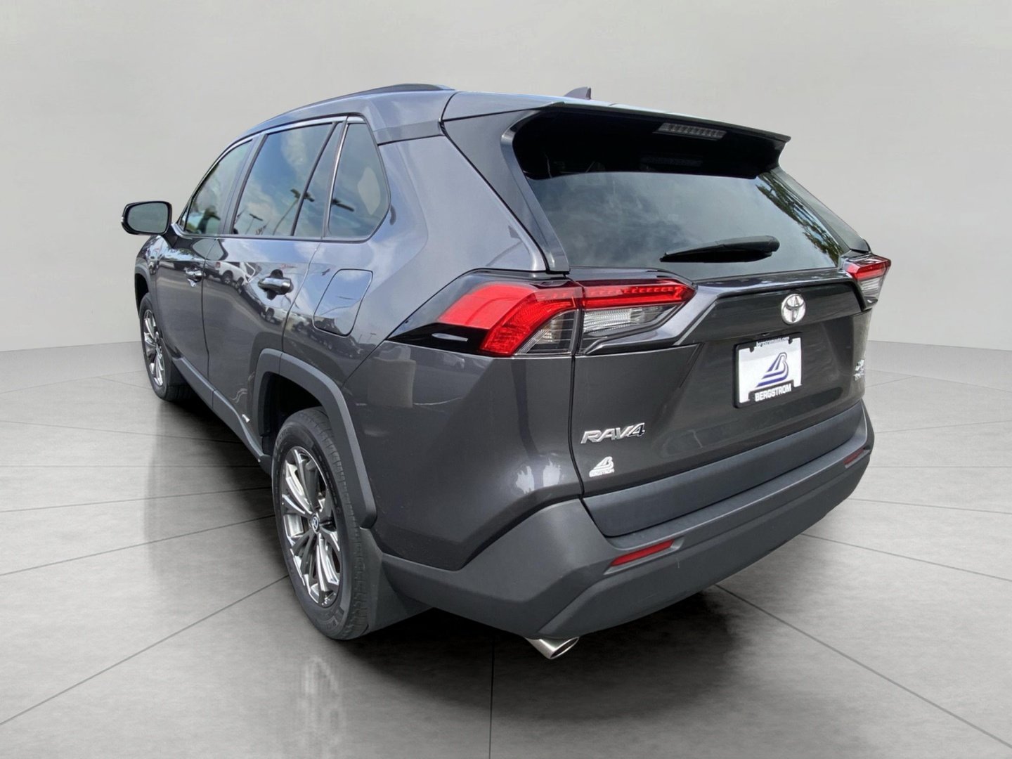 Used 2022 Toyota RAV4 XLE Premium AWD/4WD image 8
