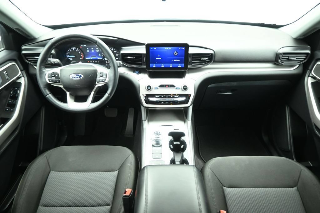 Certified 2024 Ford Explorer XLT RWD image 22