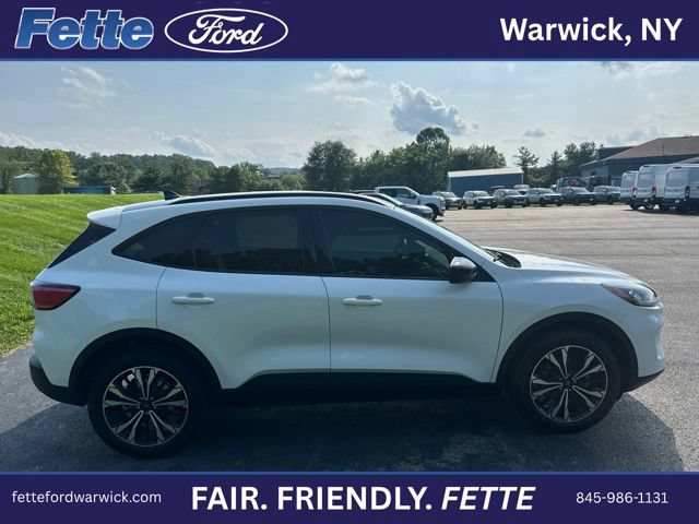 Certified 2022 Ford Escape SE w/ SE Sport Appearance Package AWD/4WD image 6
