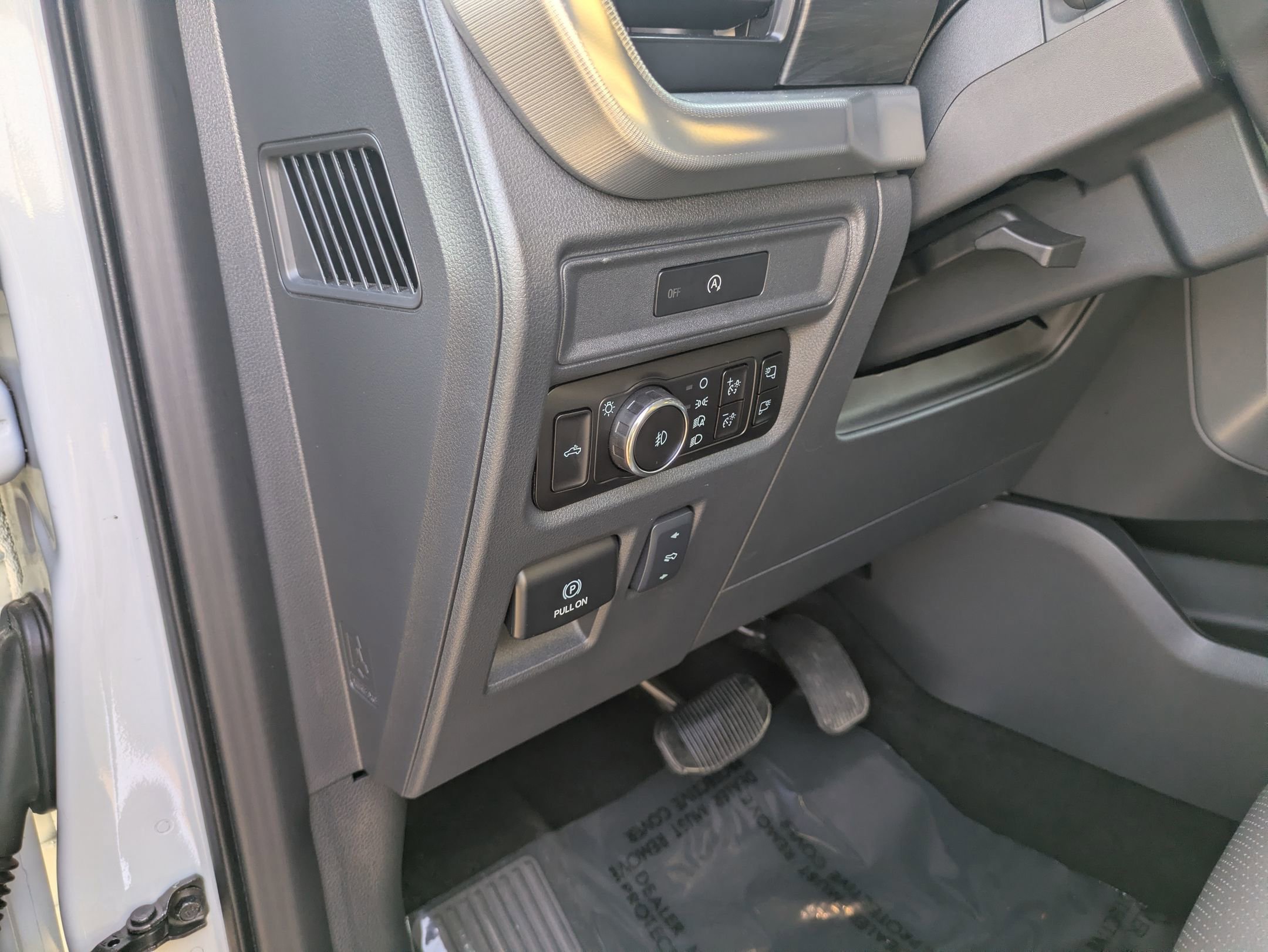 Certified 2025 Ford F150 Lariat w/ Equipment Group 501A Mid image 16