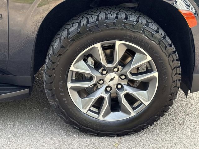 Used 2022 Chevrolet Suburban RST w/ Luxury Package image 9