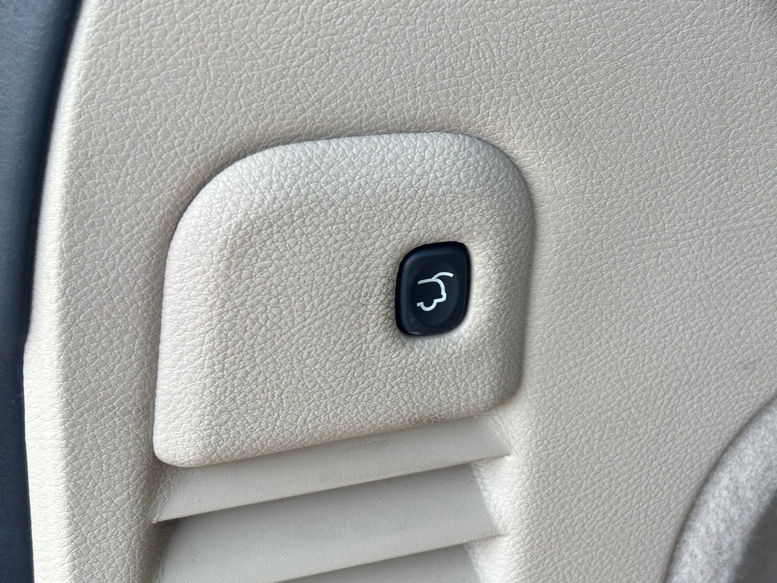 Used 2018 Jeep Grand Cherokee Overland image 25