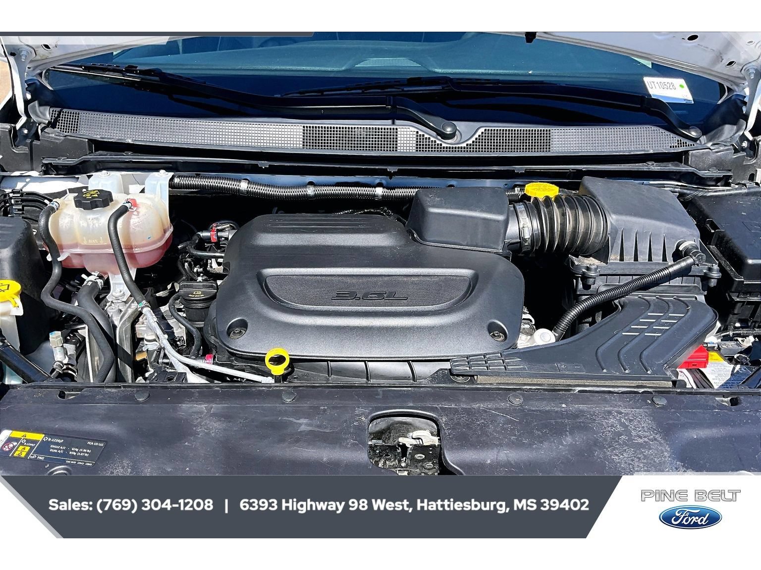 Used 2025 Chrysler Pacifica Limited FWD image 8