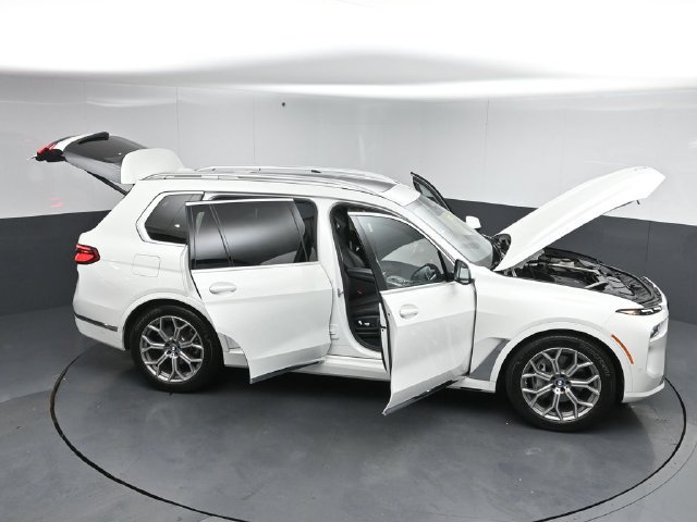 Used 2023 BMW X7 xDrive40i AWD/4WD image 59