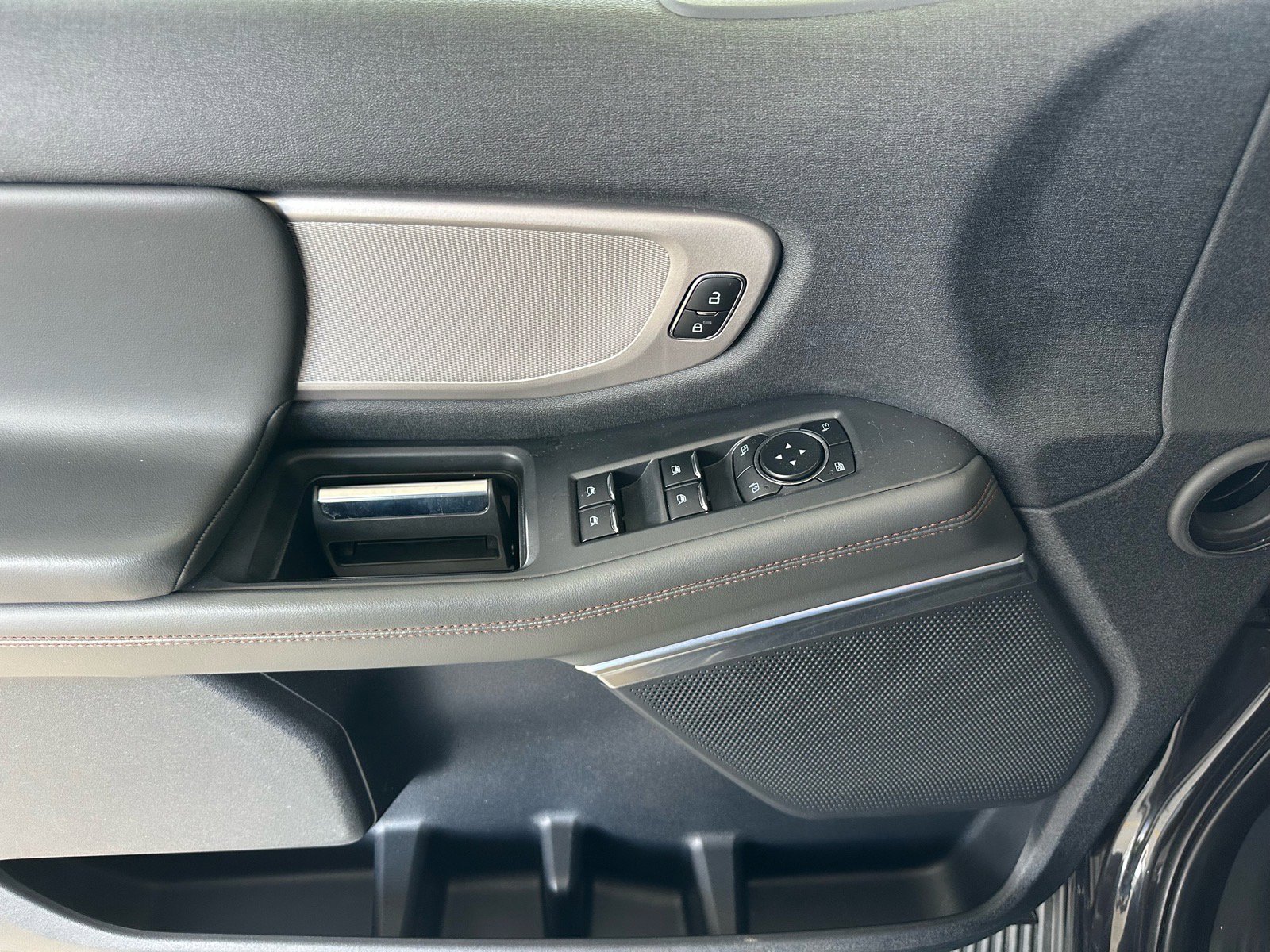 Certified 2025 Ford Expedition Active AWD/4WD image 17