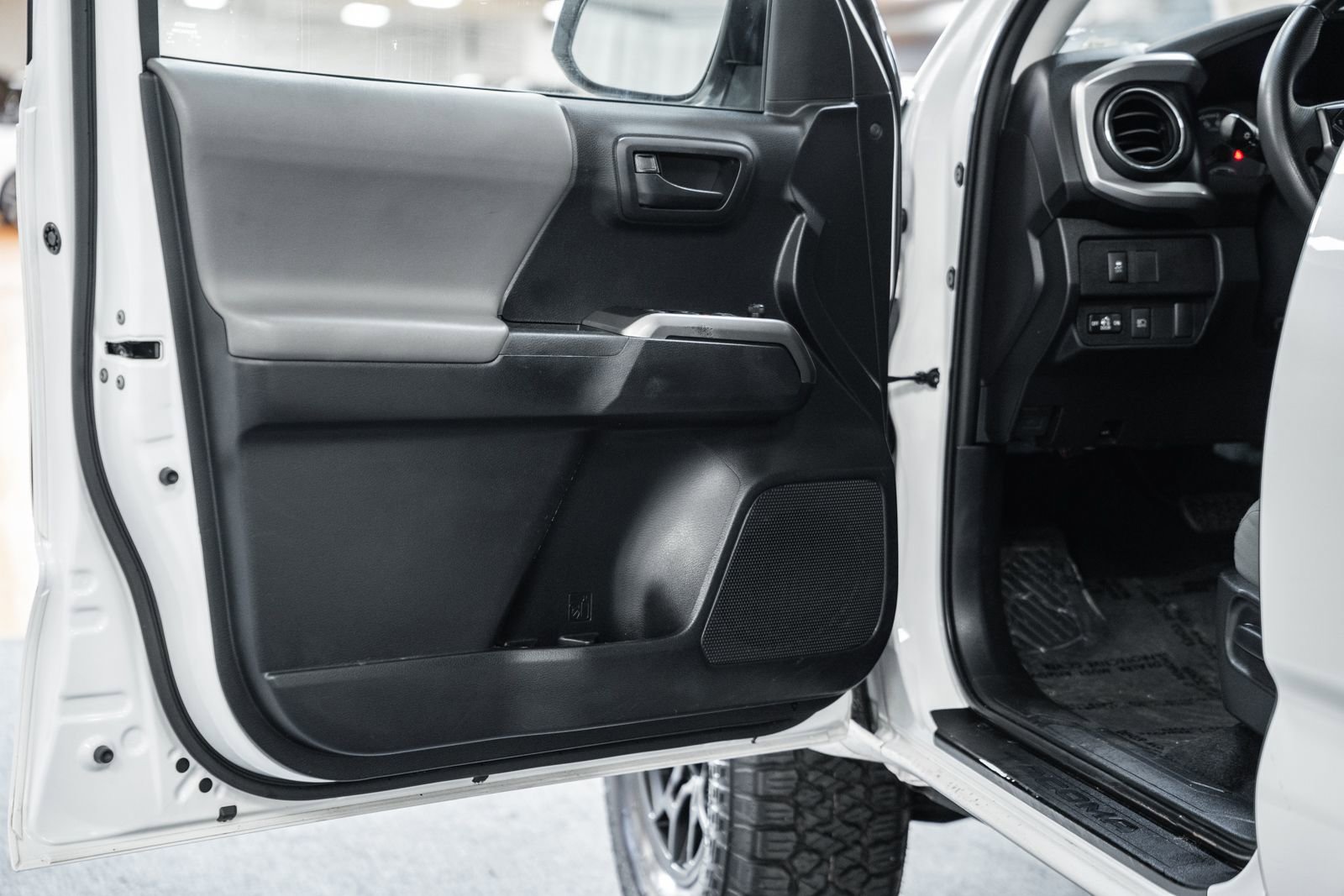 Used 2020 Toyota Tacoma SR5 image 42