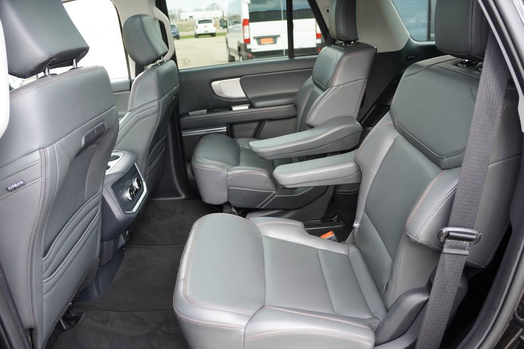 Certified 2025 Ford Expedition Active AWD/4WD image 18