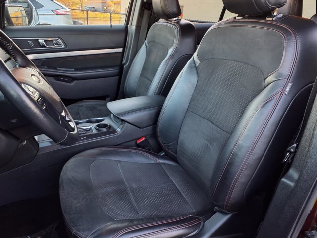 Certified 2018 Ford Explorer XLT w/ Equipment Group 202A image 6