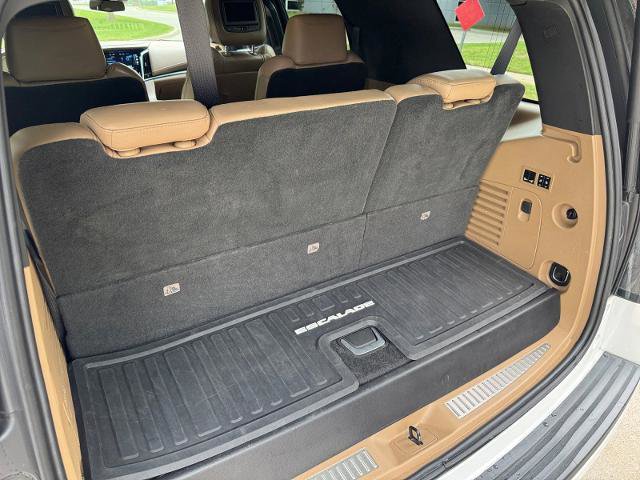Used 2018 Cadillac Escalade Platinum AWD/4WD image 16