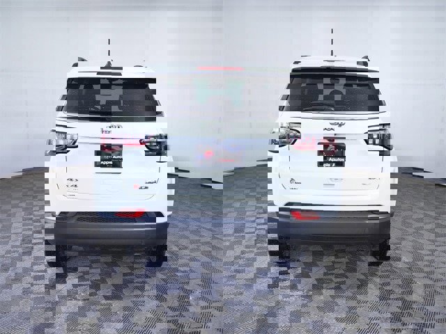 Used 2022 Jeep Compass Latitude w/ Convenience Group image 3