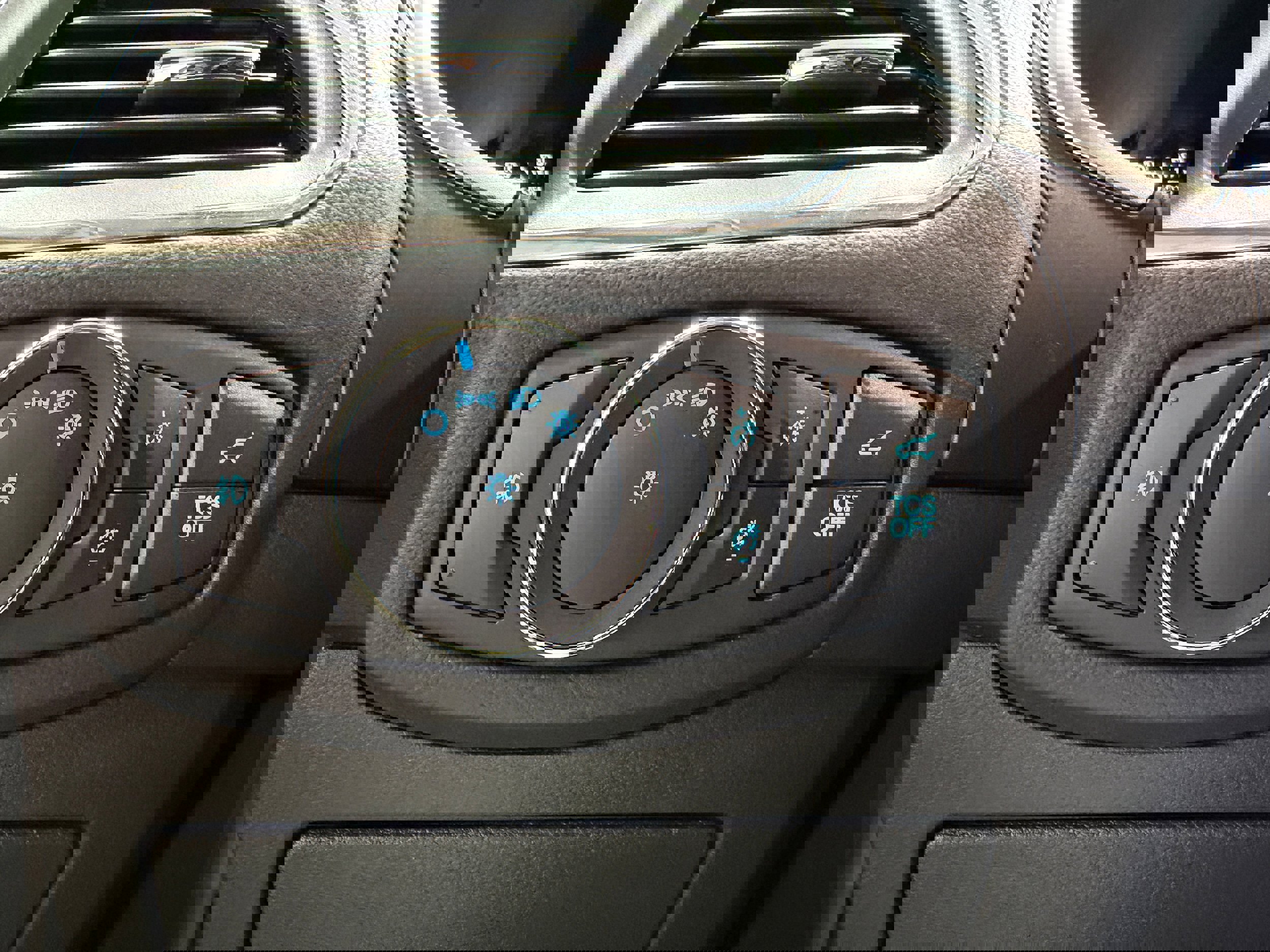 Certified 2019 Ford Edge Titanium w/ Cold Weather Package AWD/4WD image 14