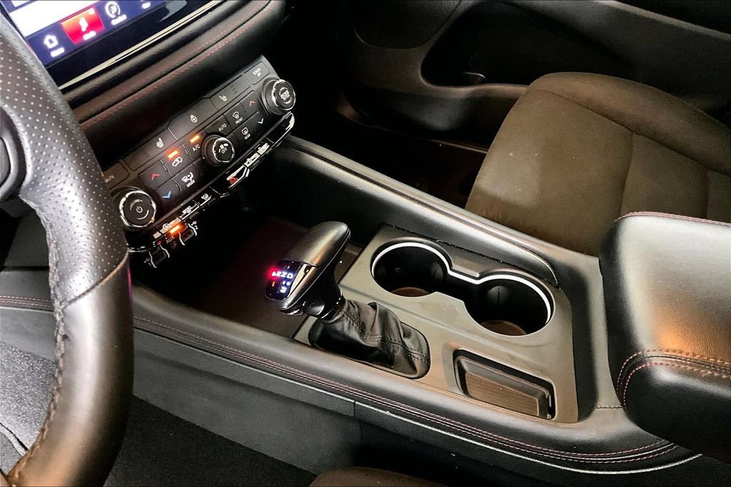 Used 2025 Dodge Durango GT RWD image 13