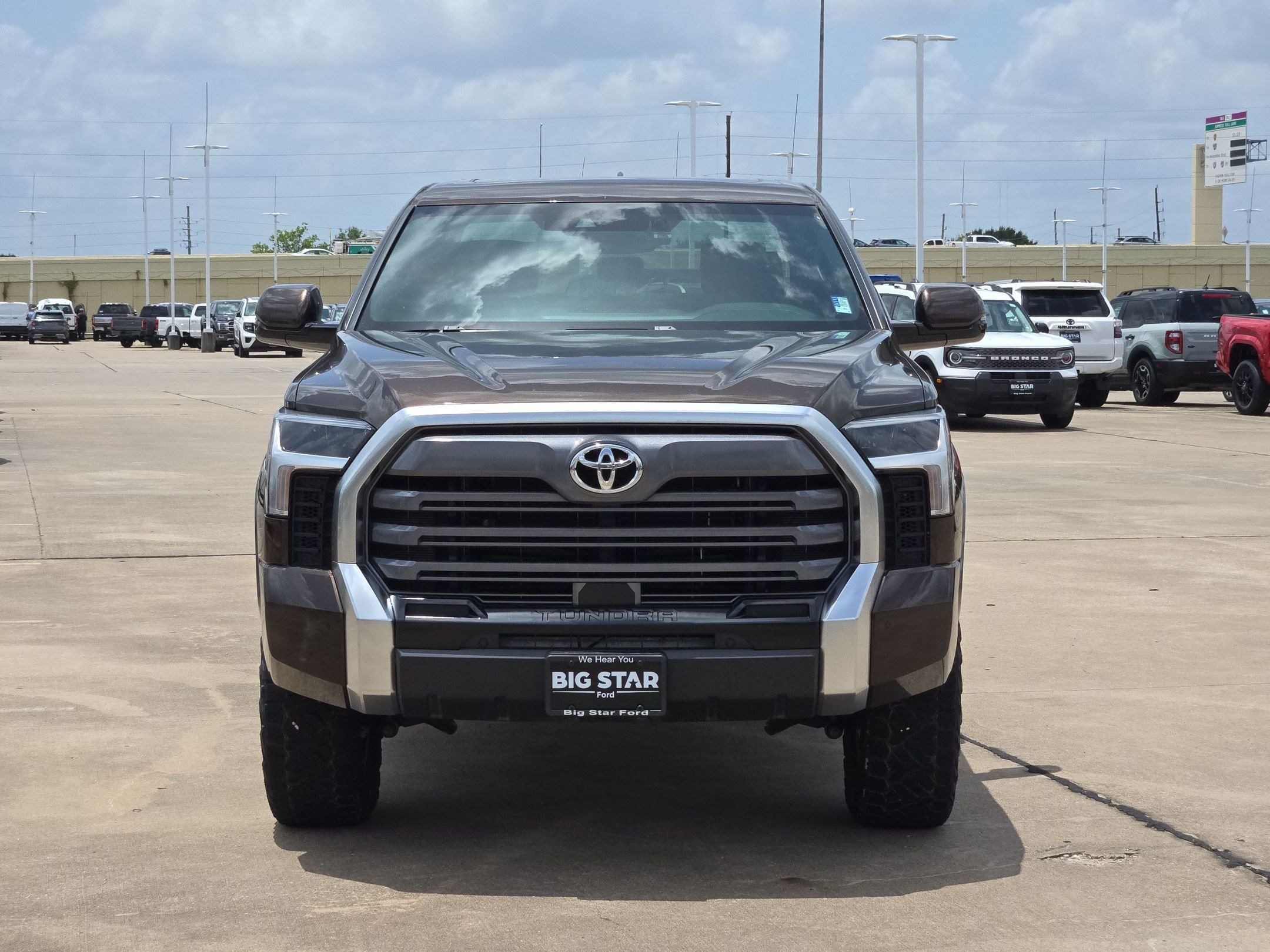 Used 2025 Toyota Tundra Limited w/ Power Package AWD/4WD image 11