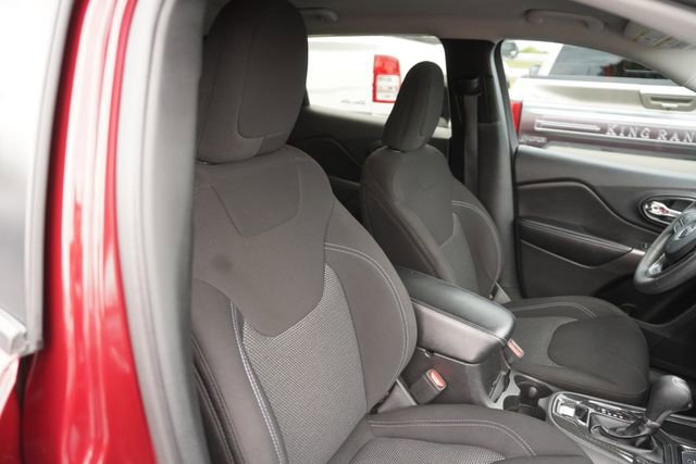 Used 2020 Jeep Cherokee Latitude FWD image 19