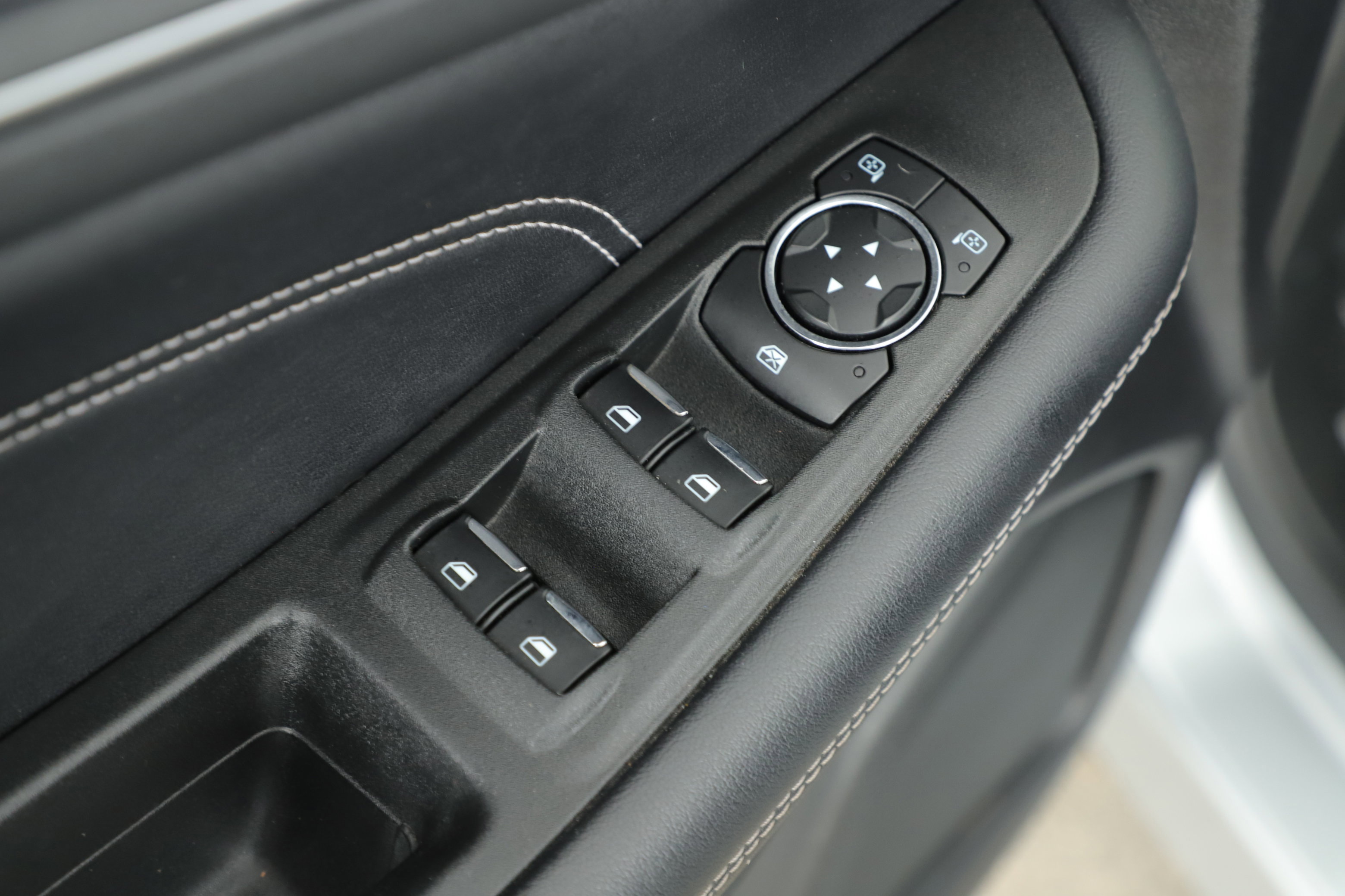 Certified 2022 Ford Edge Titanium w/ Equipment Group 301A image 9