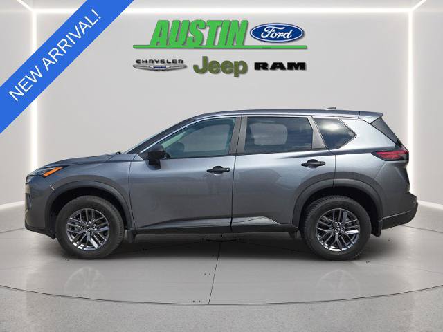 Used 2024 Nissan Rogue S AWD/4WD image 2