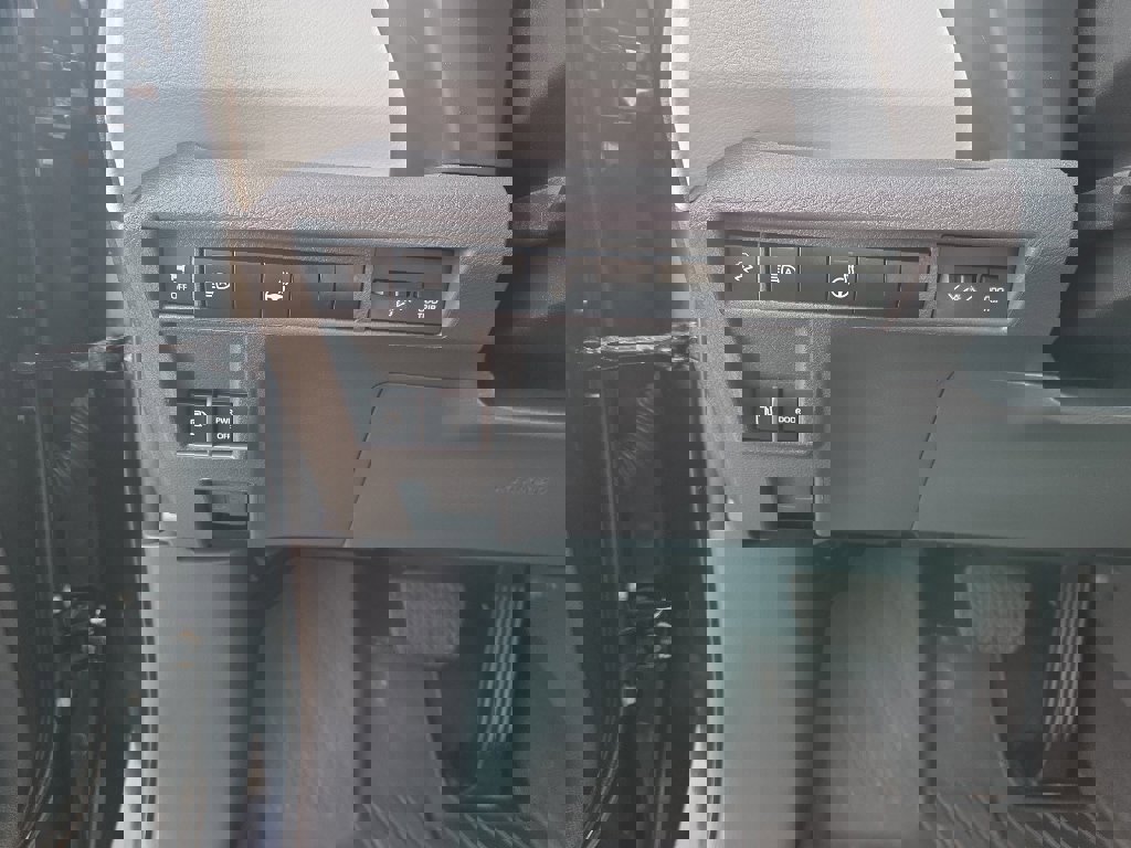 Used 2024 Toyota Sienna XSE image 19