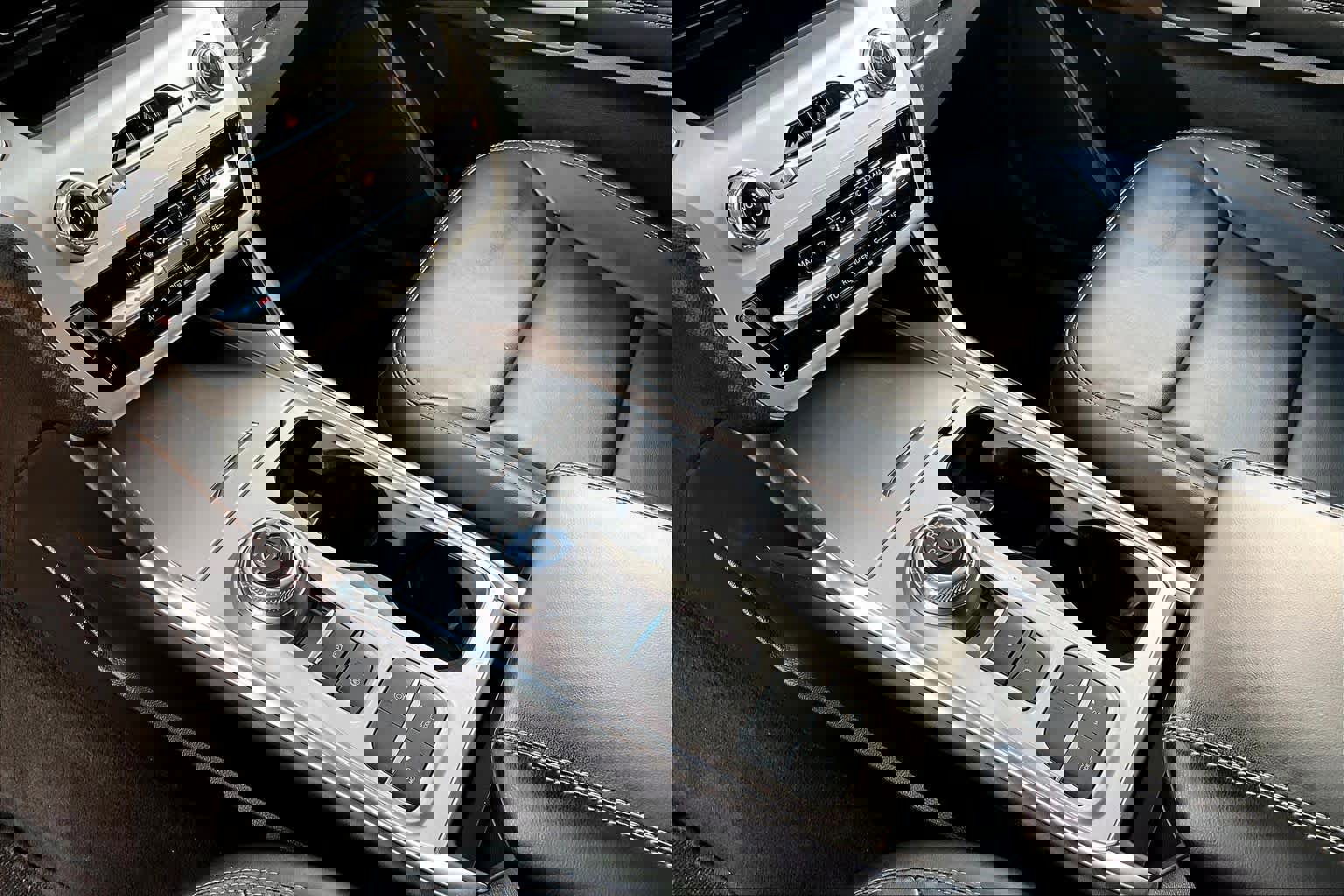 Certified 2022 Ford Explorer XLT w/ Equipment Group 202A image 18