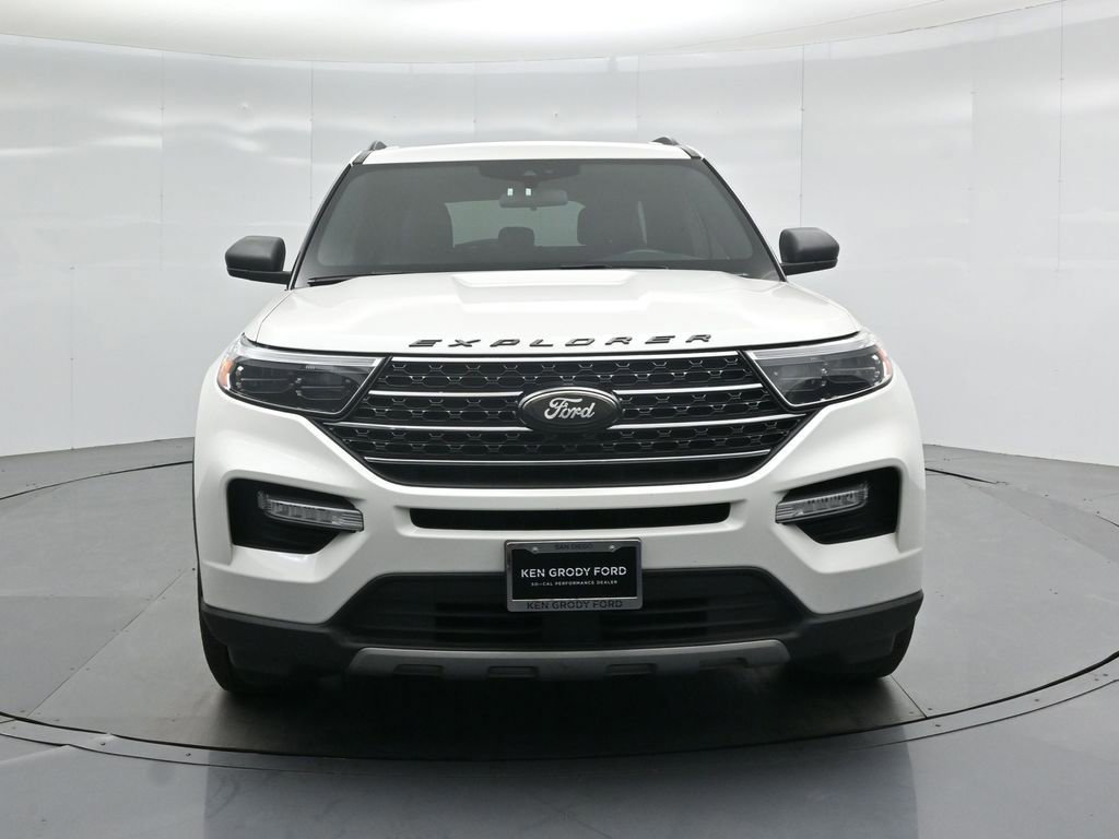 Certified 2020 Ford Explorer XLT w/ Equipment Group 202A image 28