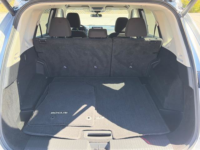 Used 2025 Nissan Rogue SV AWD/4WD image 19