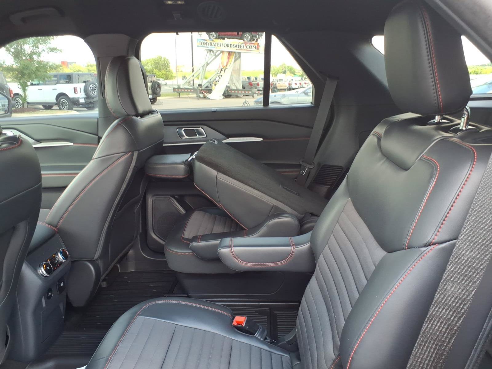 Certified 2025 Ford Explorer ST-Line w/ Premium Package RWD image 15