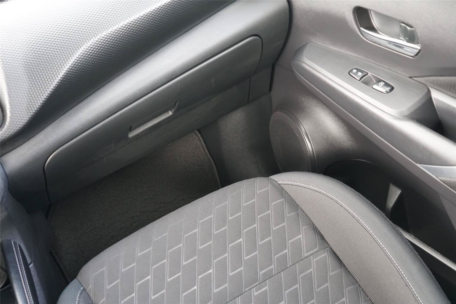 Used 2024 Nissan Kicks SV FWD image 27