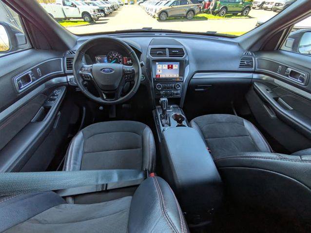 Certified 2018 Ford Explorer XLT w/ Equipment Group 202A AWD/4WD image 33