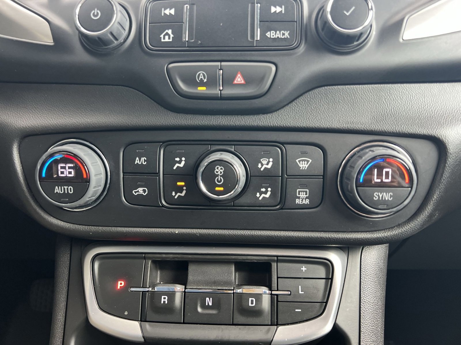 Used 2024 GMC Terrain SLT AWD/4WD image 28