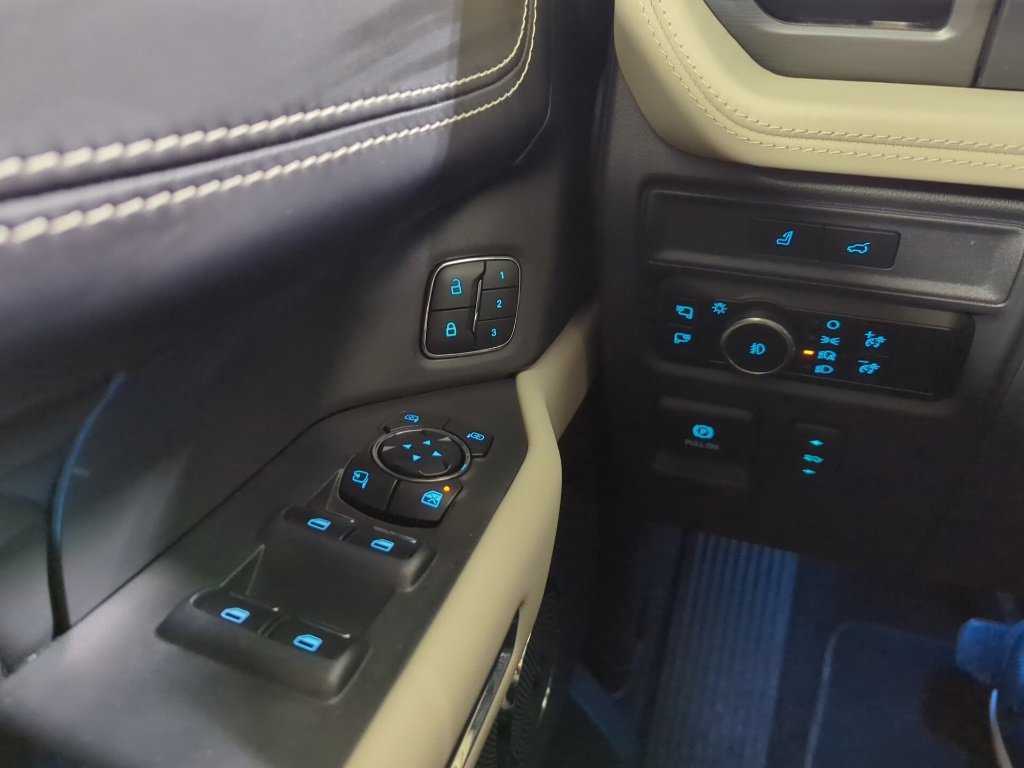 Certified 2024 Ford Expedition Platinum image 20