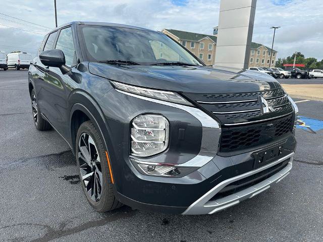 Used 2024 Mitsubishi Outlander SE AWD/4WD image 2