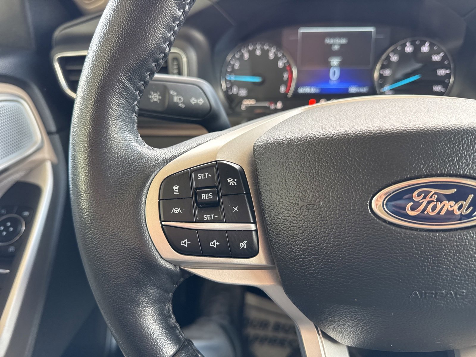 Certified 2022 Ford Explorer Limited w/ Limited Technology Package image 30