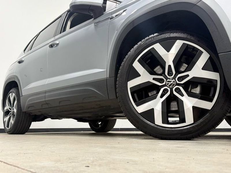 Used 2022 Volkswagen Taos SEL image 3