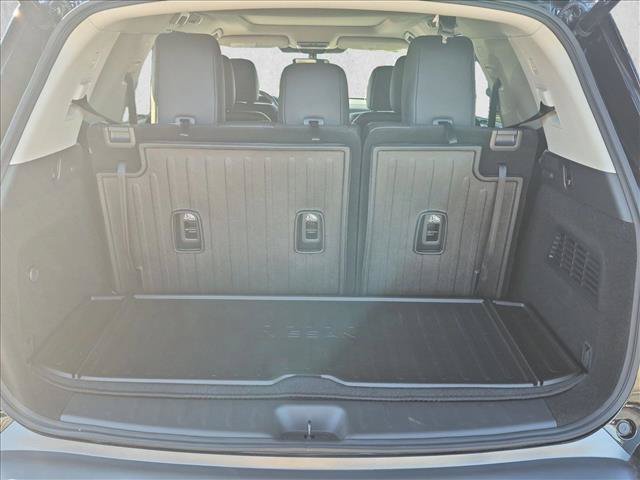Used 2026 Nissan Pathfinder Platinum FWD image 6