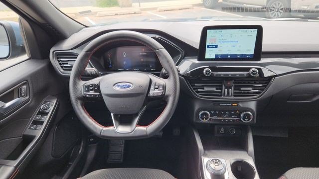 Certified 2025 Ford Escape ST-Line Select AWD/4WD image 26