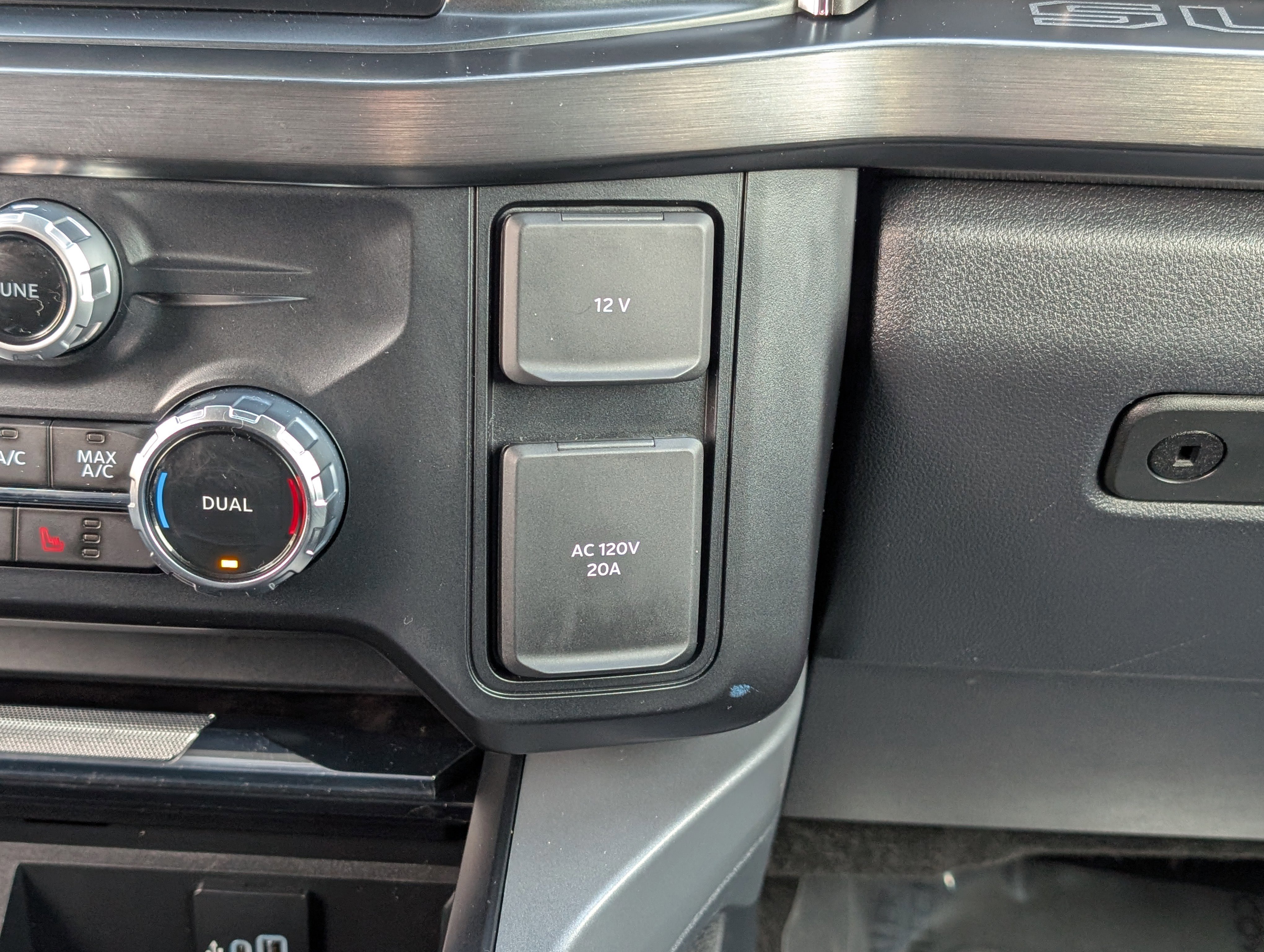 Certified 2024 Ford F350 Lariat w/ Lariat Ultimate Package image 29