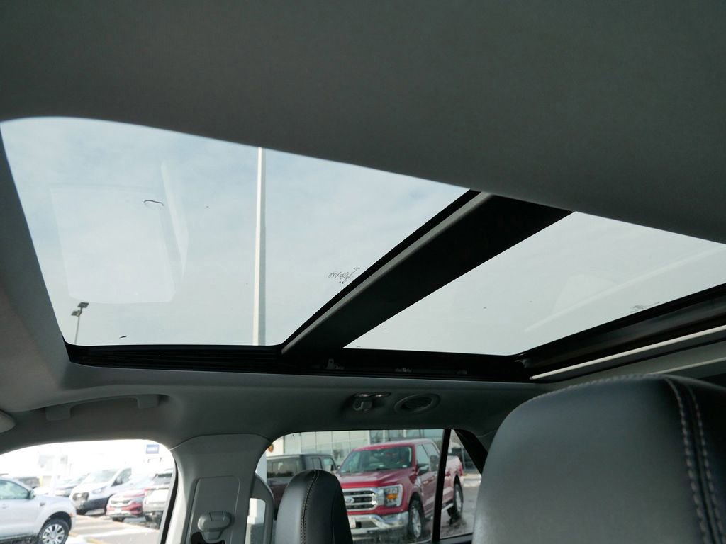 Certified 2022 Ford Explorer XLT w/ Equipment Group 202A image 9