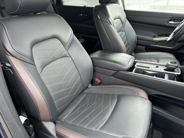 Used 2025 Nissan Pathfinder Platinum w/ Cargo Package FWD image 18