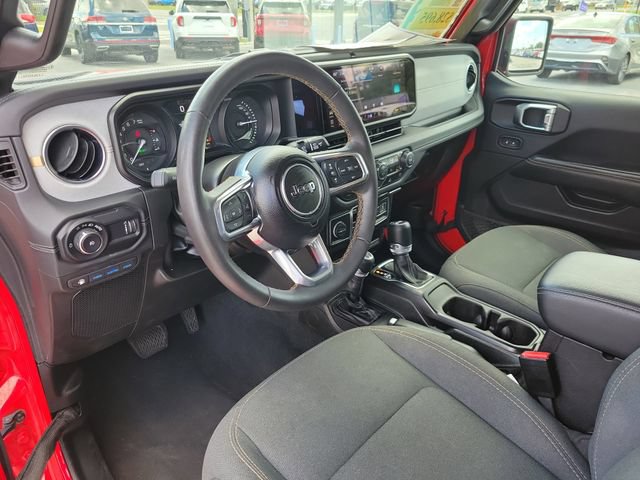 Used 2024 Jeep Wrangler Unlimited Sahara AWD/4WD image 19