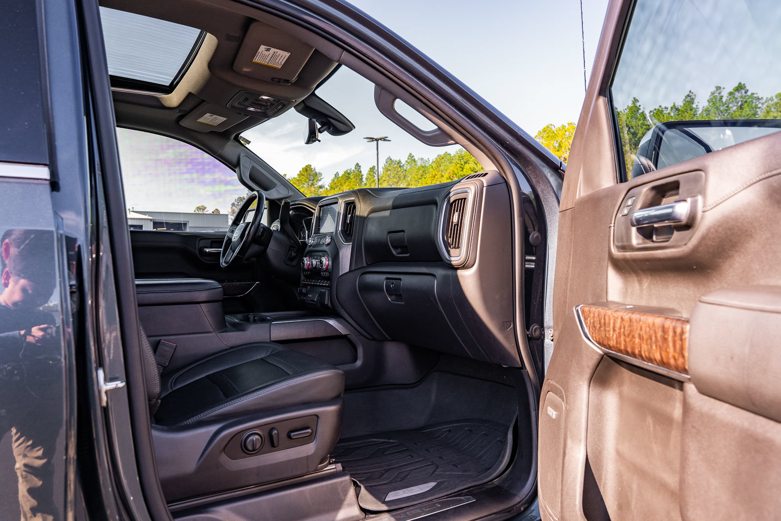 Used 2021 GMC Sierra 1500 Denali w/ Denali Ultimate Package AWD/4WD image 11