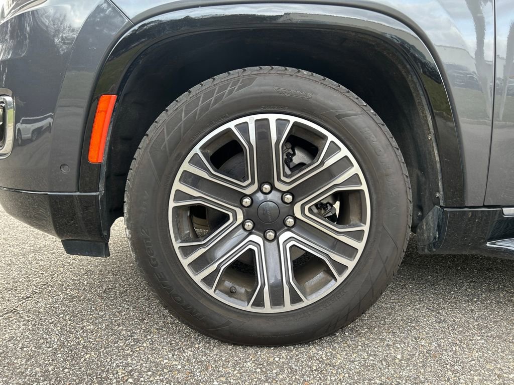 Used 2024 Jeep Wagoneer L Series II image 7