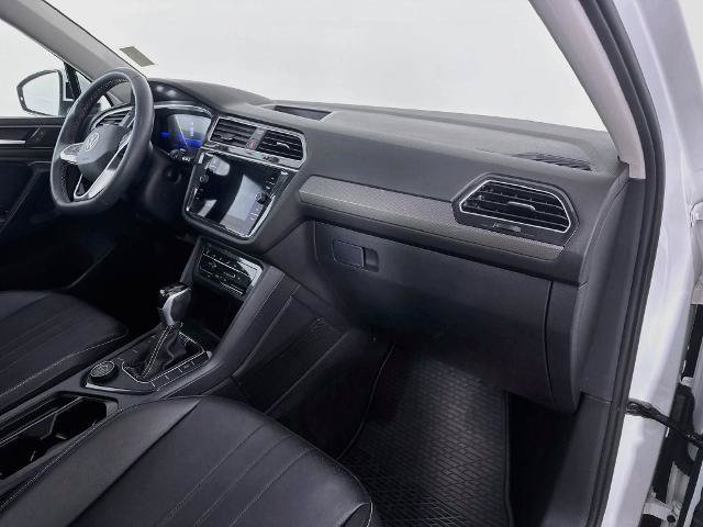 Used 2023 Volkswagen Tiguan SE AWD/4WD image 28