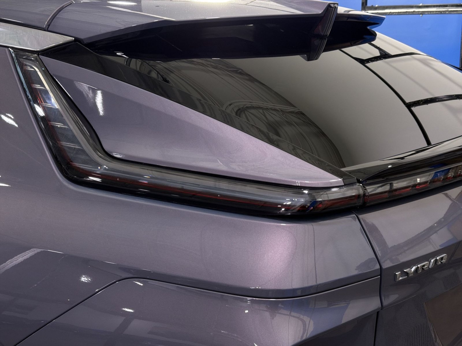 Used 2024 Cadillac Lyriq Luxury AWD/4WD image 17