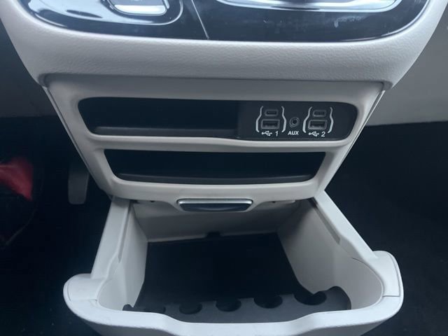 Used 2022 Chrysler Voyager LX image 27