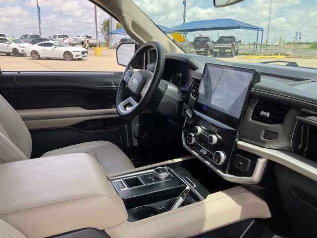 Certified 2024 Ford Expedition XLT RWD image 19