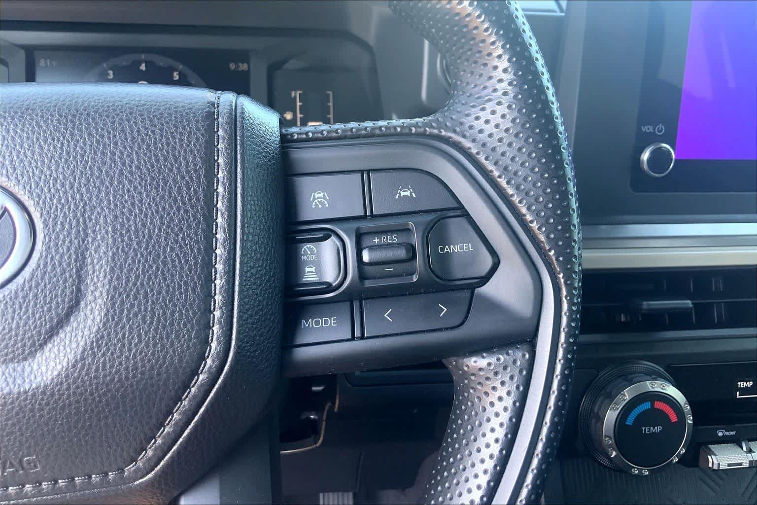 Used 2025 Toyota Tacoma SR5 AWD/4WD image 25