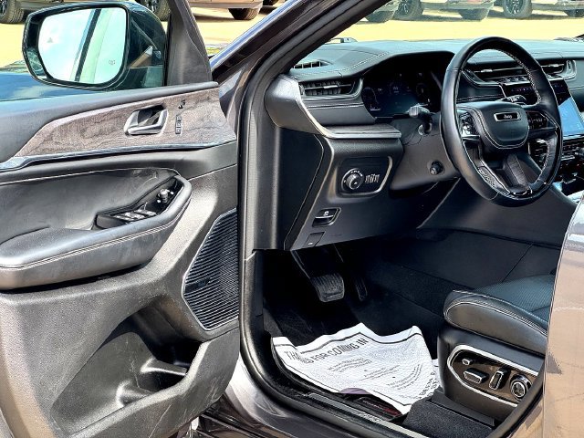 Used 2022 Jeep Grand Cherokee L Overland w/ Advanced Protech Group III AWD/4WD image 9