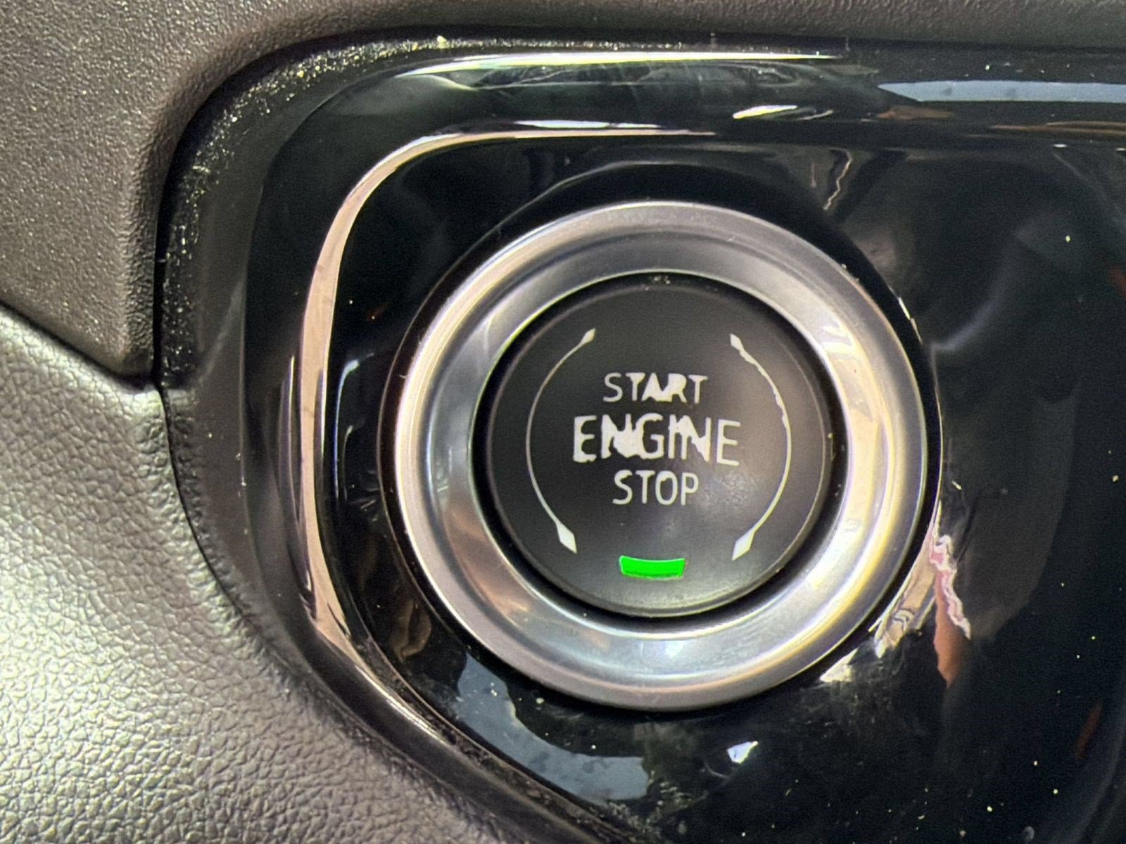 Used 2025 Chevrolet Silverado 1500 LTZ AWD/4WD image 17