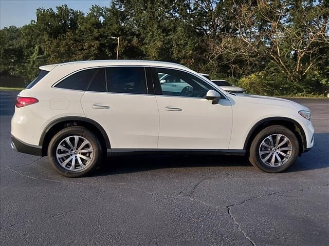 Used 2024 Mercedes-Benz GLC 300 4MATIC image 3